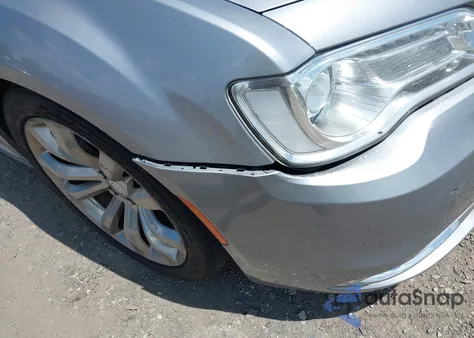 2017 Chrysler 300C z USA, uszkodzony, nr VIN 2C3CCAEG7HH667871